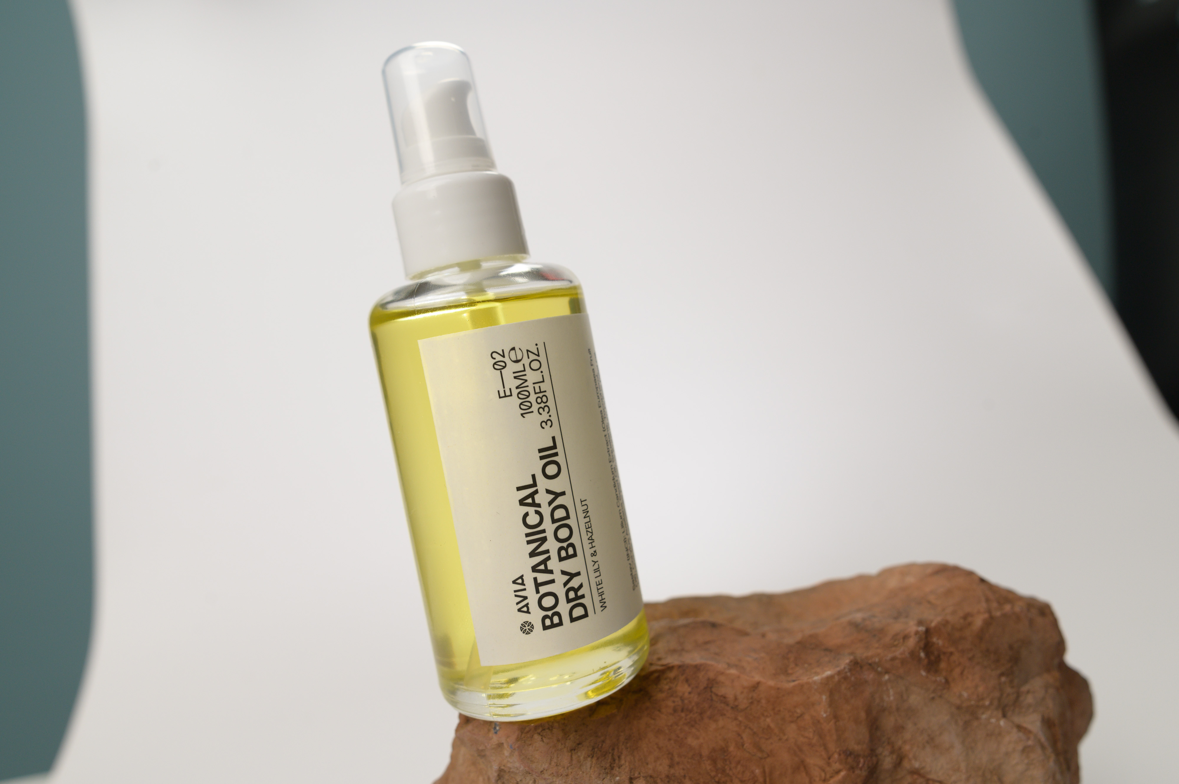 Botanical dry body oil
